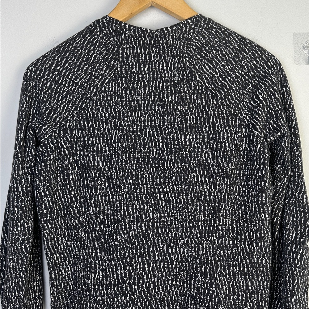 Lululemon Runderful Long Sleeve Shirt Thumbholes & Cuffins Size 10 Zipper Pocket - Picture 11 of 16
